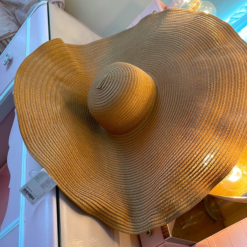Beautiful oversized beach hat never worn